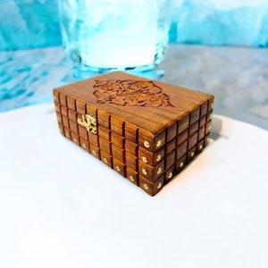 Schmuckschatulle Schmuckaufbewahrung Schmuck handgemachte Holz Schmuckschatulle Geschenk für sie Holzkiste mit Messing Detaillierung