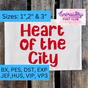 以下が含まれることがあります： 白い布地に赤い刺繍で「Heart of the City」と刺繍されています。単語の中に小さなハートがあります。デザインは1インチ、2インチ、3インチのサイズがあります。ファイル形式はBX、PES、DST、EXP、JEF、HUS、VIP、VP3です。