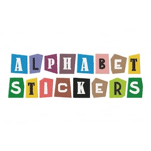 Könnte beinhalten: Buntfarbene Alphabet-Aufkleber mit einer strukturierten, stoffartigen Oberfläche. Das Wort "Alphabet Stickers" ist in weißen Buchstaben auf den bunten Quadraten geschrieben.
