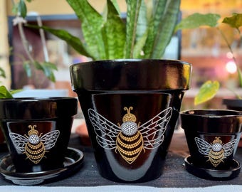 Hand-Painted Bee Terracotta Pot: Summer Plant Decor