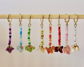 Boucles d'oreilles grappe de pierres précieuses perlées | Perle colorée ~ Boucles d'oreilles à puce de pierres précieuses | Boucles d'oreilles pierre de naissance | Bijoux en perles de rocaille | Cadeau pour elle