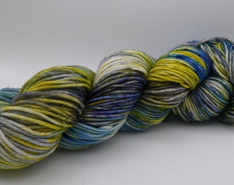 Hand dyed variegated worsted weight yarn