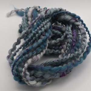 Thick-and-thin thread-plyed spiral art yarn