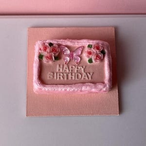 1:6 Scale Happy Birthday Cake - Dollhouse Miniature