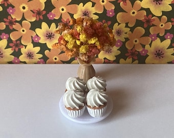 1:6 Scale 4 ct Pumpkin Spice Cupcakes - Dollhouse Miniature