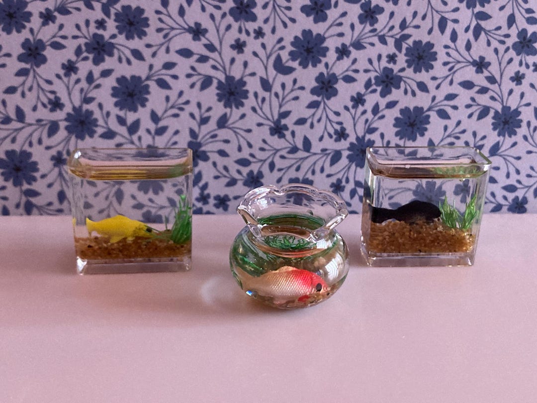 1:6 / 1 12 Scale Pet Fish in Tank - Dollhouse Miniature Accessory - Etsy