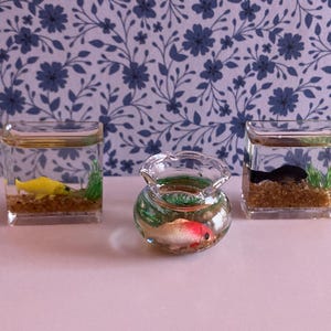 1:6 / 1 12 Scale Pet Fish in Tank - Dollhouse miniature accessory