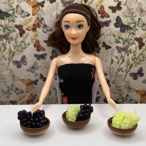 1:6 scale Bowl of grapes - realistic dollhouse miniature food
