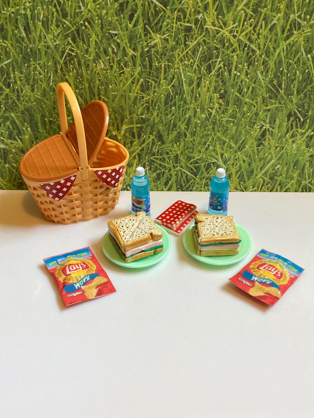 1:12 Scale Dollhouse Miniature Set - 10 Piece Picnic & Bakery Accessories For Dollhouse Decor