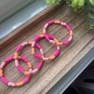 Bracelet estival de perles d'argile rose