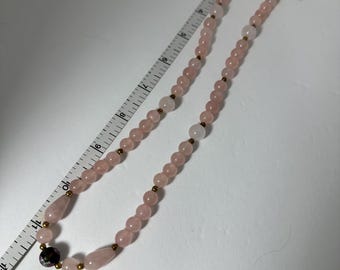 Collier De Perles En Quartz Rose Vintage – Longueur 53 Cm, Alliage, Neuf Avec étiquettes, Style Années 70