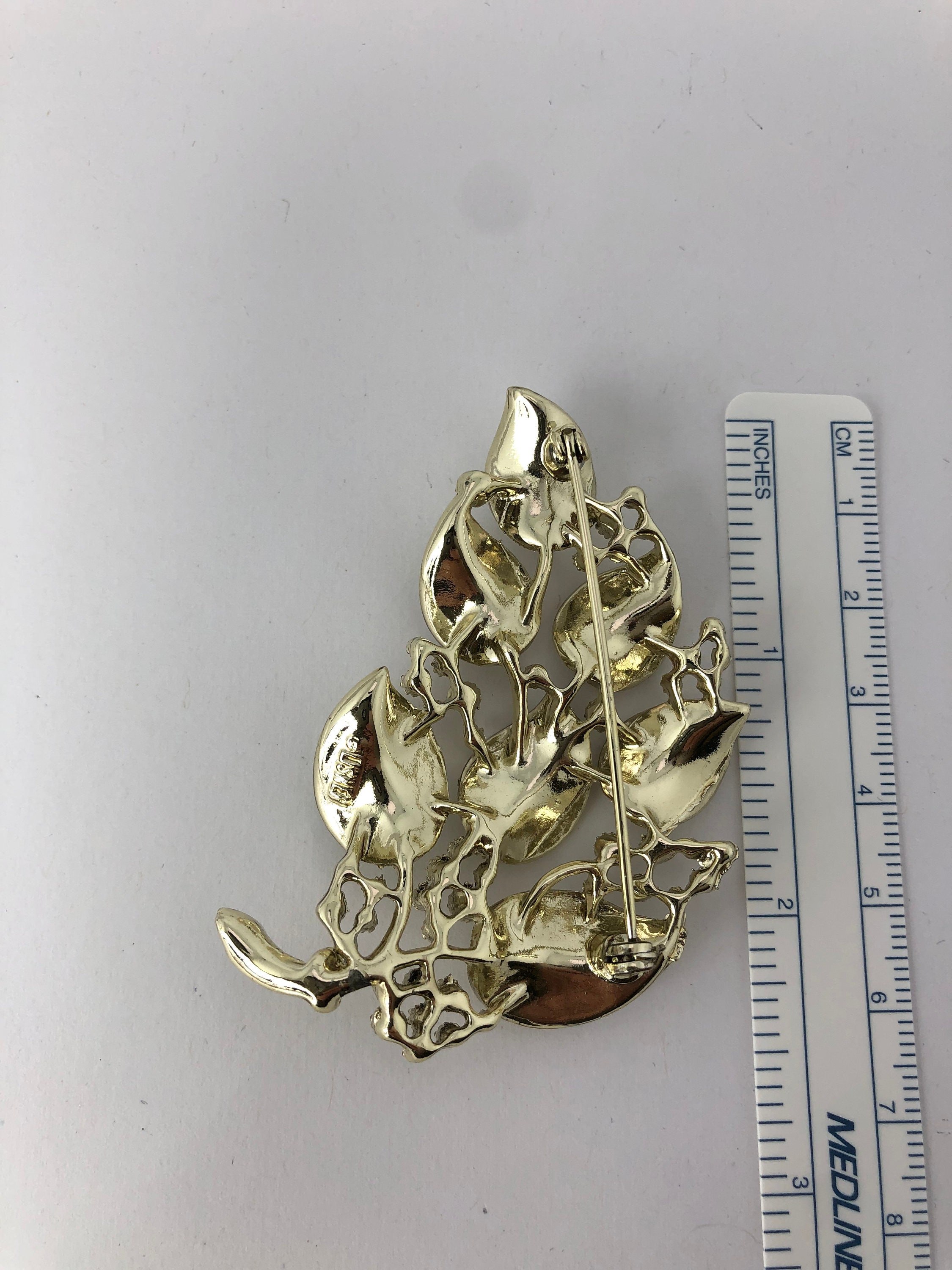 Belle Broche Vintage Lisner En Forme De Feuilles Et Baies, En Lucite - Ancienne, Pleine De Charme !