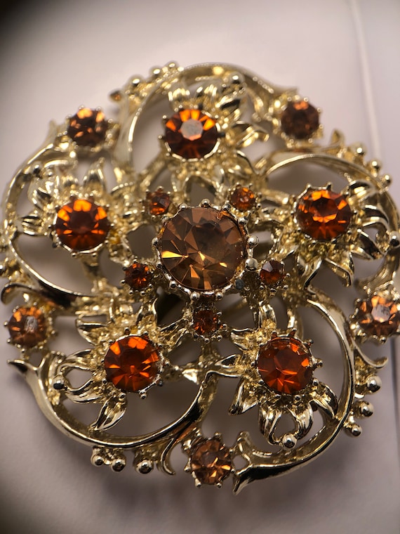 Beautiful vintage circa 1950 signed Coro brooch.