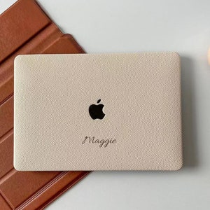 Minimalistische beige veganistische lederen MacBook-hoes voor M4 Air 13 2025 Air 13 A2681 Pro 13 A2338 Pro 14 15 16 Air 15 A3241 laptophoes cadeaus voor moeder
