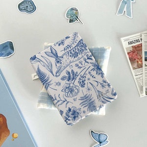 Personligt skal med kaninblomma till helt nya Kindle Paperwhite 12:e 2024, Paperwhite 6,8"-fodral, Kindle 10 11:e generationens fodral, Kobo-fodral - Presenter till mamma