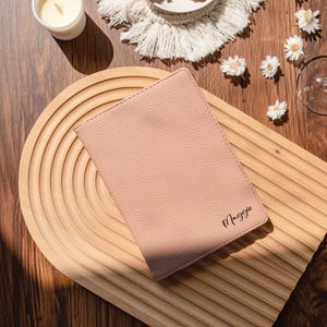 Minimalistische lychee-leer Kindle-hoesje voor geheel nieuwe Kindle 6" 2024, personalisatie Kindle 7" 12e omslag, Paperwhite 11e hoesje cadeaus voor moeder