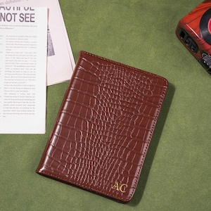 Personalised Crocodile-pattern leather Kindle case, Kindle paperwhite 12th gen case Kindle 11th 6" case, Kobo Ebook cover, Gifts for Him Red Brown (Style B)