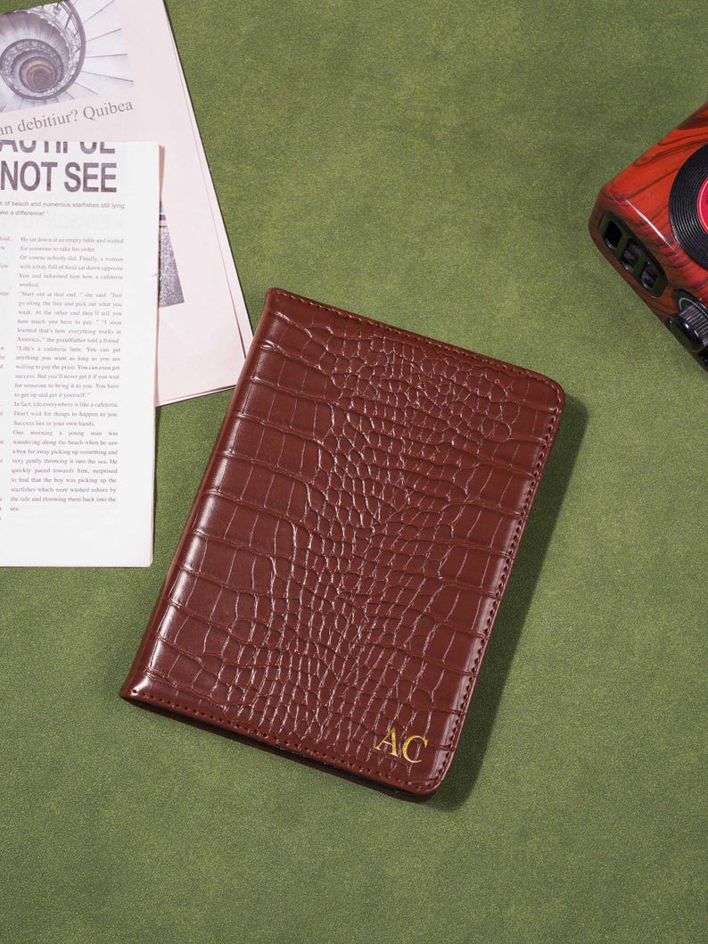 Personalised Crocodile-pattern leather Kindle case, Kindle paperwhite 12th gen case Kindle 11th 6" case, Kobo Ebook cover, Gifts for Him Red Brown (Style B)