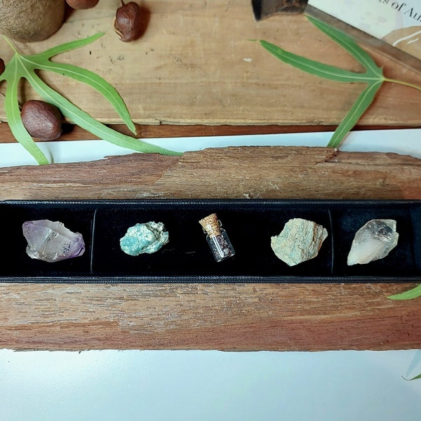 Australian crystal set. Emerald beryl, quartz, amethyst, garnet mini bottle