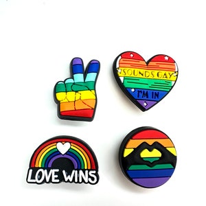 Pingentes de sapato LGBTQA - melhor acessório de sapato para a vida - pingentes de arco-íris - pingente de sons gays - pingente de sapato divertido - acessórios de tamancos - pingentes de sapato de arco-íris