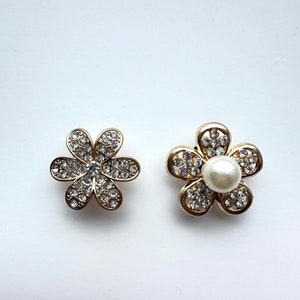 Floral metal shoe charms - diamanté accessories - daisy charm - birthday gift - sparkly clog accessory - funky shoe clip - rhinestone charm