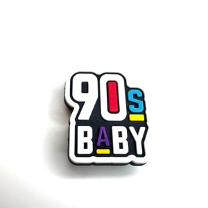 Pingentes de sapato de bebê dos anos 90 - broche de tamanco - acessório retrô - clipe de sapato - botão de sapato com slogan divertido - ideia de presente retrô para decoração de tamanco - vintage millenial