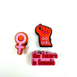 Pingente de sapato feminino - acessório de sapato feminino - clipes femininos - ideia de presente positiva - pingente feminista - acessórios de símbolo feminino - melhor amiga