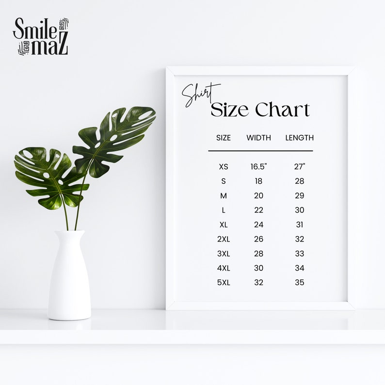 Pu&ograve; includere: Un grafico incorniciato bianco con il titolo "Shirt Size Chart" e una tabella che elenca le taglie, le larghezze in pollici e le lunghezze in pollici.