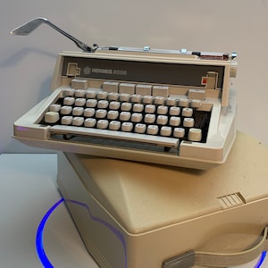 Máquina de escribir portátil vintage Hermes 3000 1977, máquina de escribir portátil liviana, máquina de escribir de excelente calidad de ingeniería suiza de los años 70