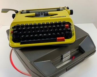 1978 Charming Vintage Vendex 1500 TR Typewriter in Lemon Yellow - "The Perfect Blend of Retro Design and Modern Functionality"