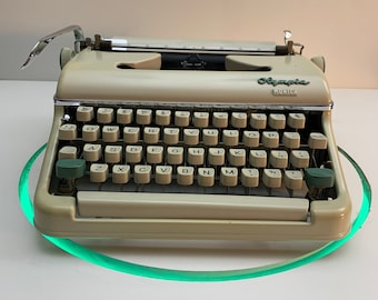 Wunderschöne klassische Schreibmaschine von Olympia Monica aus dem Jahr 1963