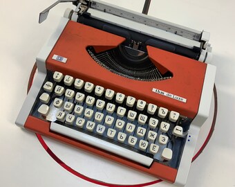 Rare joyau du milieu du siècle : machine à écrire Unis TBM de Luxe des années 1970 avec clavier cyrillique