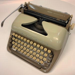 Vintage Triumph Gabriele 'E' Typewriter,  1960 two-tone color typewriter