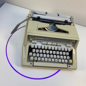 Máquina de escribir vintage Hermes 3000, calidad suiza, diseño atemporal, máquina de escribir retro, máquina de escribir de 1979 por su experiencia de escritura inigualable