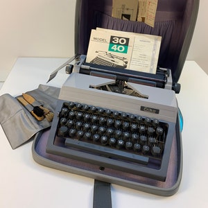 Máquina de escribir vintage Erika modelo 30, máquina de escribir retro de precisión alemana, máquina de escribir de 1968 impecablemente conservada, buena máquina de escribir en funcionamiento.