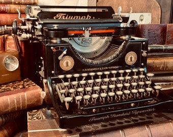 1923 Exquisite TRIUMPH Standard Typewriter: A Vintage Masterpiece