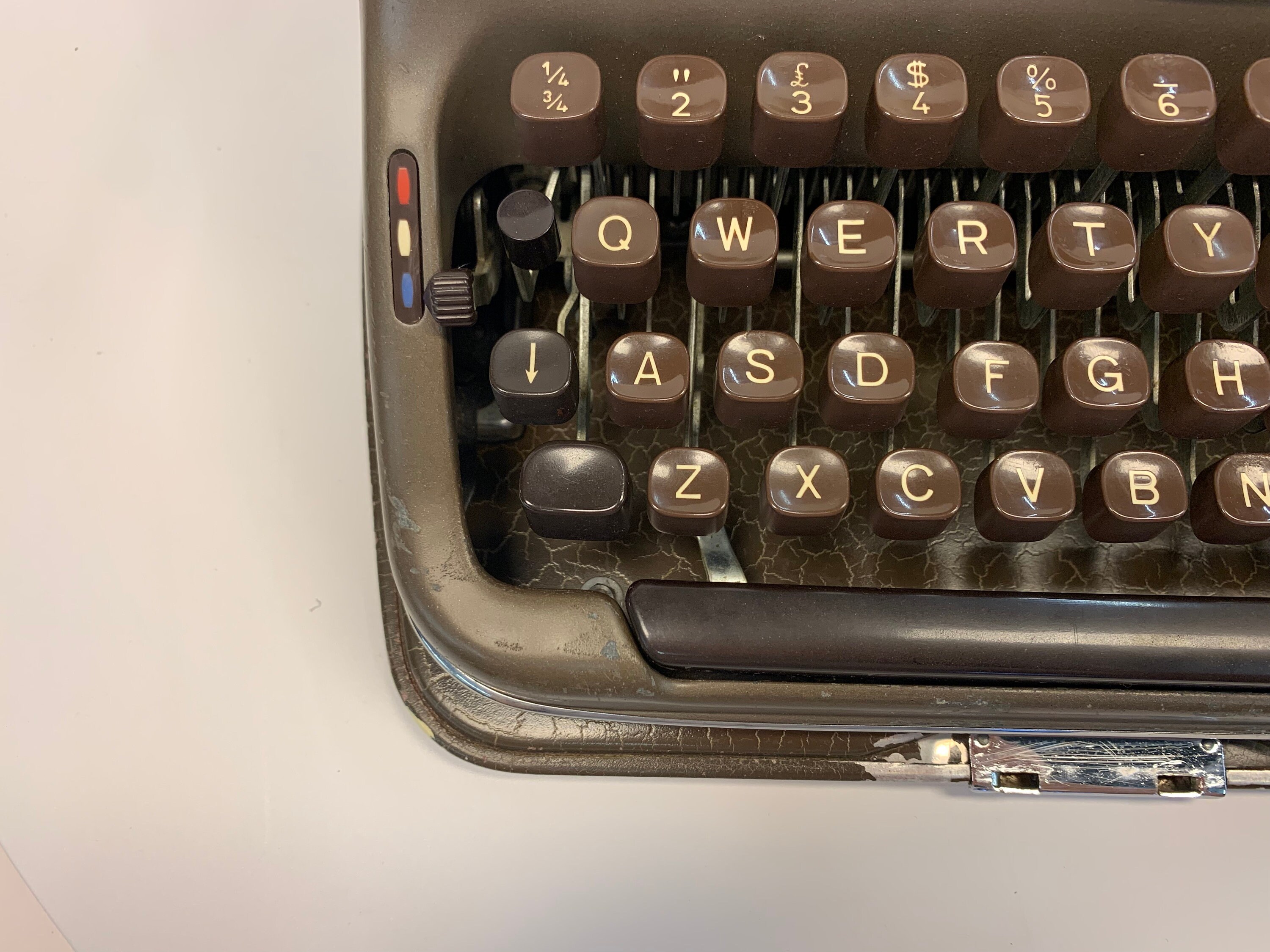 完動品　TRIUMPH NORM 6 トライアンフタイプライター ドイツ仕様 SORRY, SOLD! 1943 Triumph Norm 6 Typewriter | Acme Type Machines