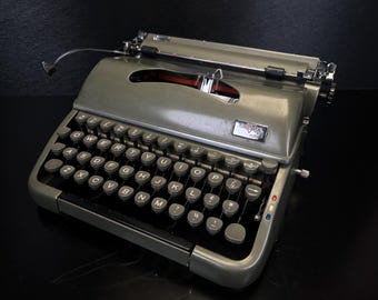 超レア　1950年代・ドイツ製・GROMA社 KOLIBRI　タイプライター 現在、この商品の在庫はありません - Etsy