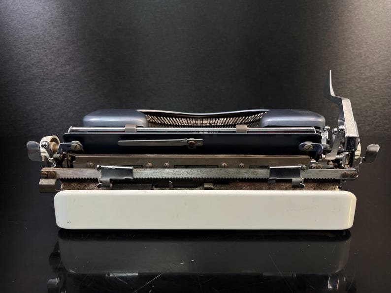 Japy Script Vintage Typewriter, QWERTY, (No.407466), Functional, Serviced and Cleaned Typing Machine, 4* -Star Condition image 4