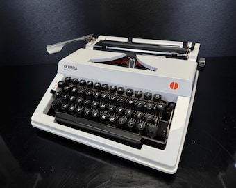 ヴィンテージ OLYMPIA タイプライター、60 年代のオフィス装飾 - Etsy 日本