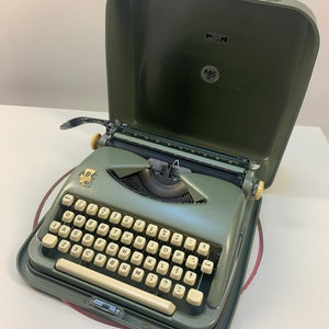 Rareza vintage: máquina de escribir portátil Adler ABC verde, máquina de escribir alemana retro de 1957, hermosa máquina de escribir conservada en perfecto funcionamiento