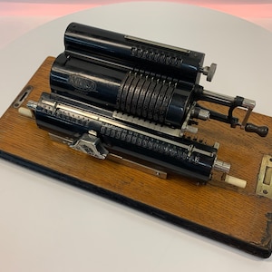 Vintage Muldivo Pinwheel calculator, Mechanical Calculator, 3 Star condition, 1922 Antique Comptometer, With Original Wooden Case