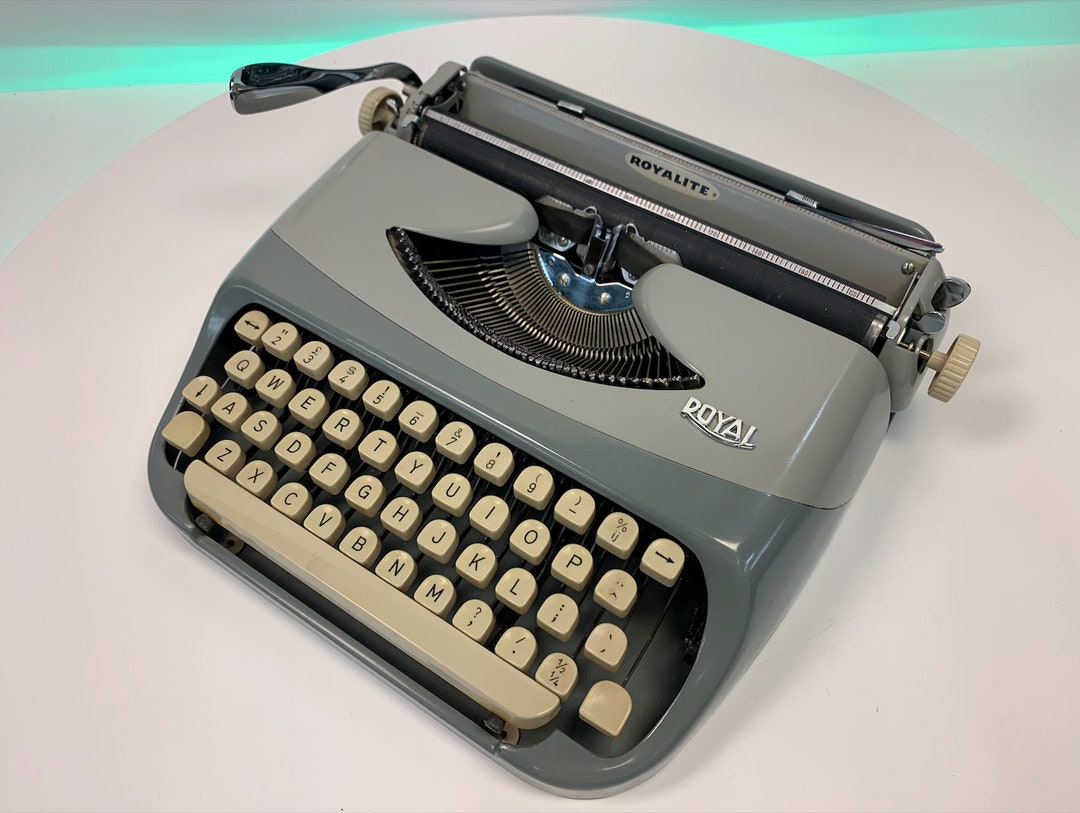  PORTABLE ロイヤルタイプライター ポータブル 1930's U.S Vintage】Royal /ロイヤル タイプライター が入荷