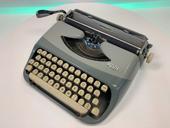 1930's U.S Vintage】Royal /ロイヤル タイプライター が入荷