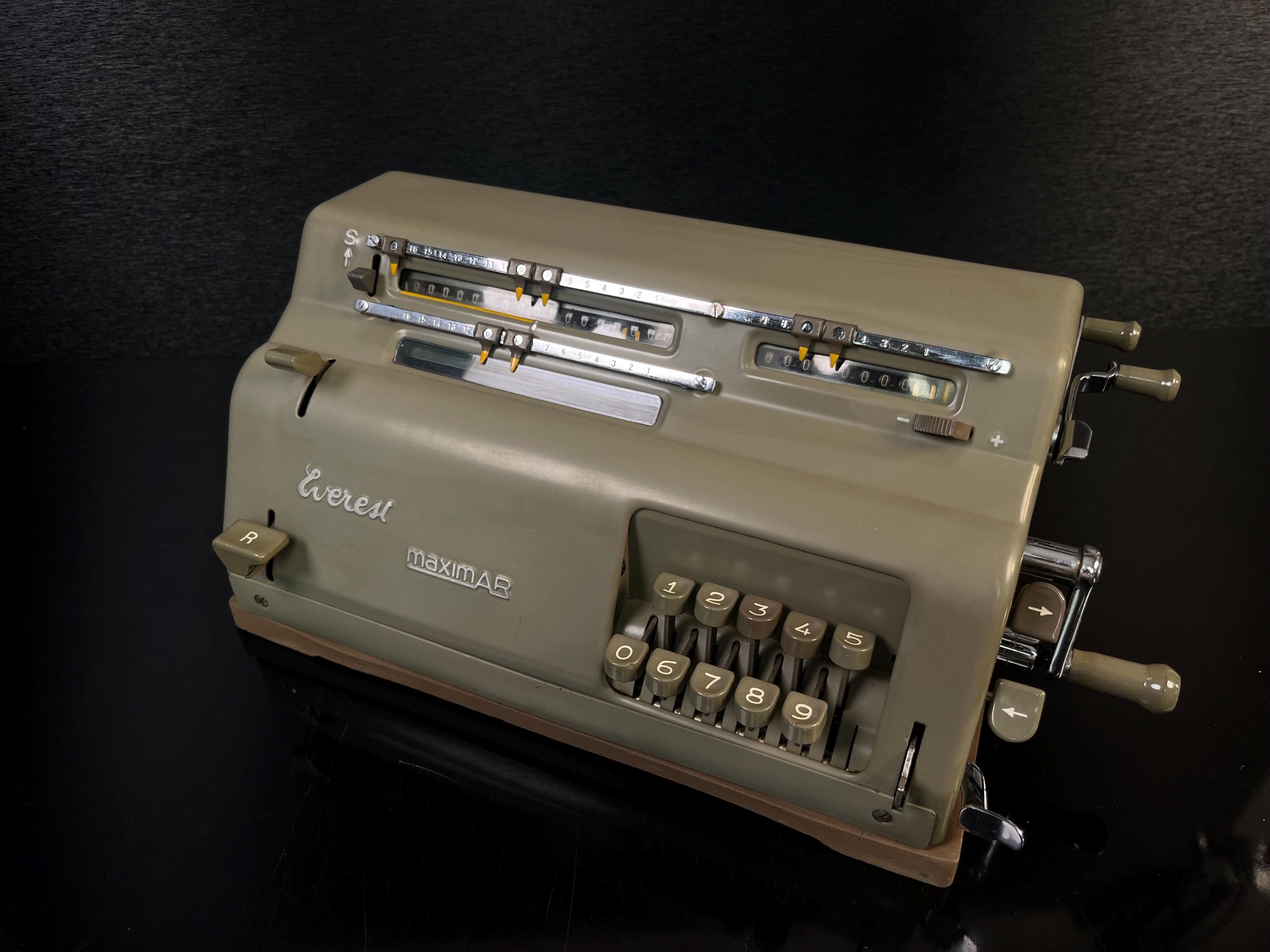 Calculatrice Everest Z4 - Calculatrice électromécanique Calculatrice Everest Z4 - Calculatrice électromécanique