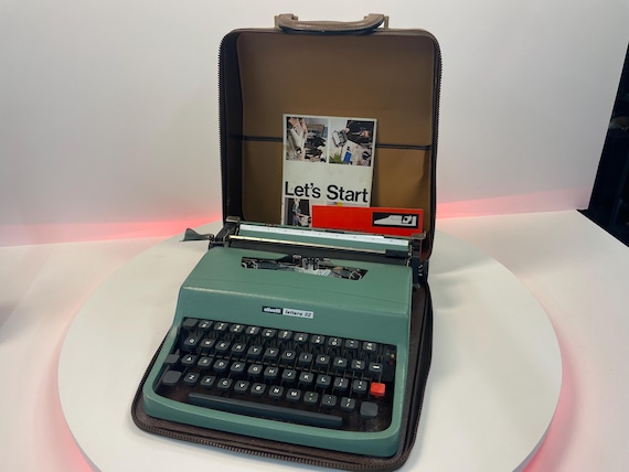 Vintage Gucci Olivetti Lettera 32 Portable Typewriter, Rare 1968 