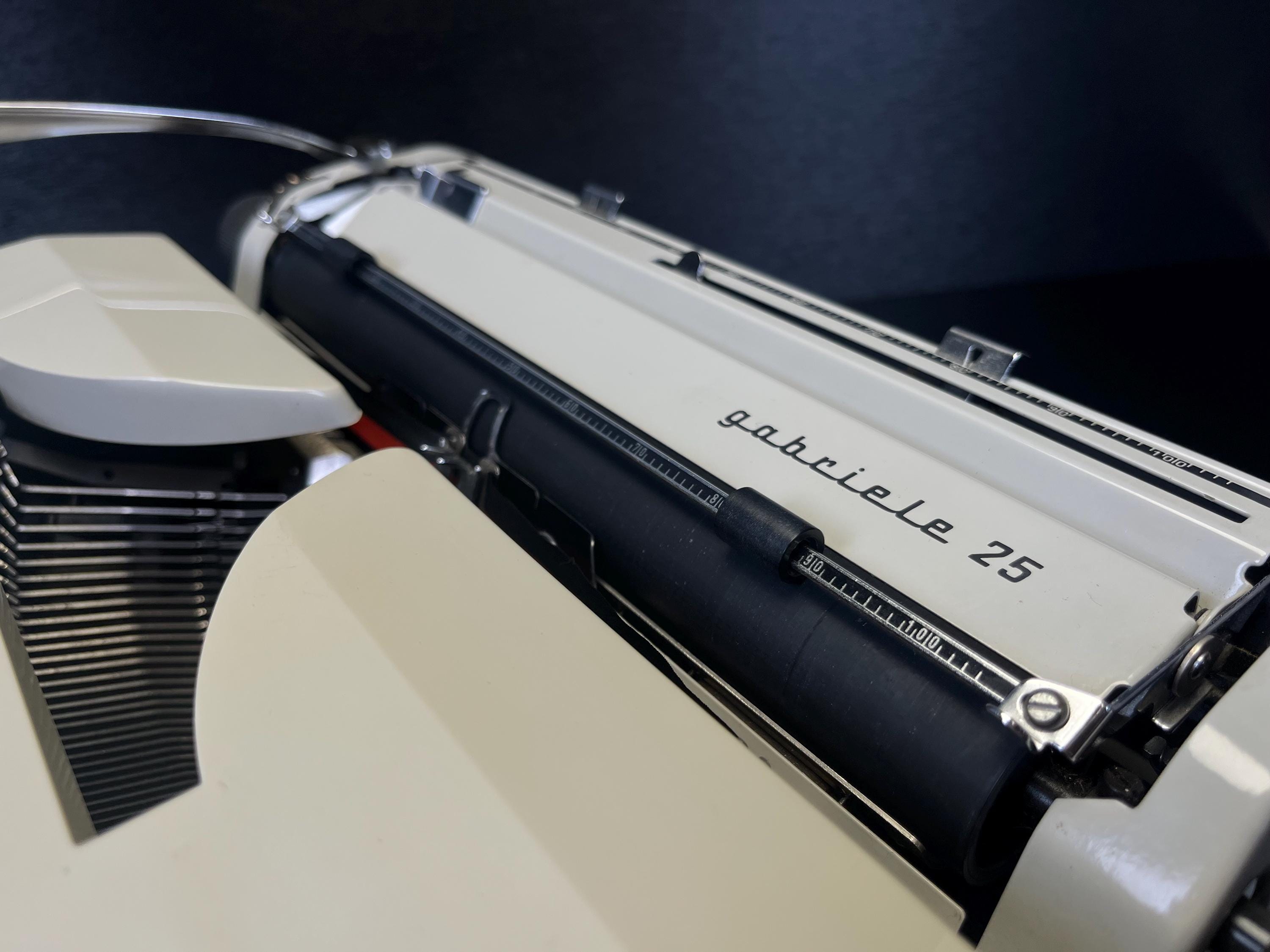 Adler Gabriele 25 ビンテージタイプライター、QWERTY配列、（No