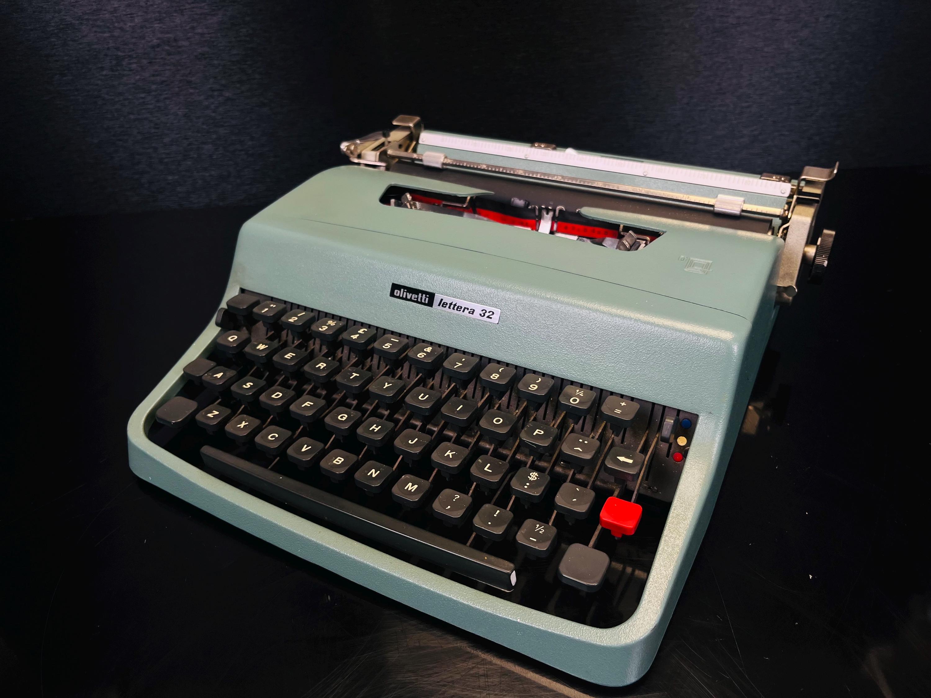 スペイン製　Olivetti lettera 32 タイプライター　ケース付き Olivetti lettera 32 - Etsy 日本