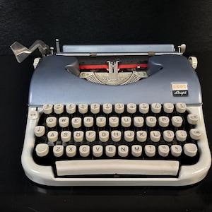 Japy Script Vintage Typewriter, QWERTY, (No.407466), Functional, Serviced and Cleaned Typing Machine, 4* -Star Condition image 2