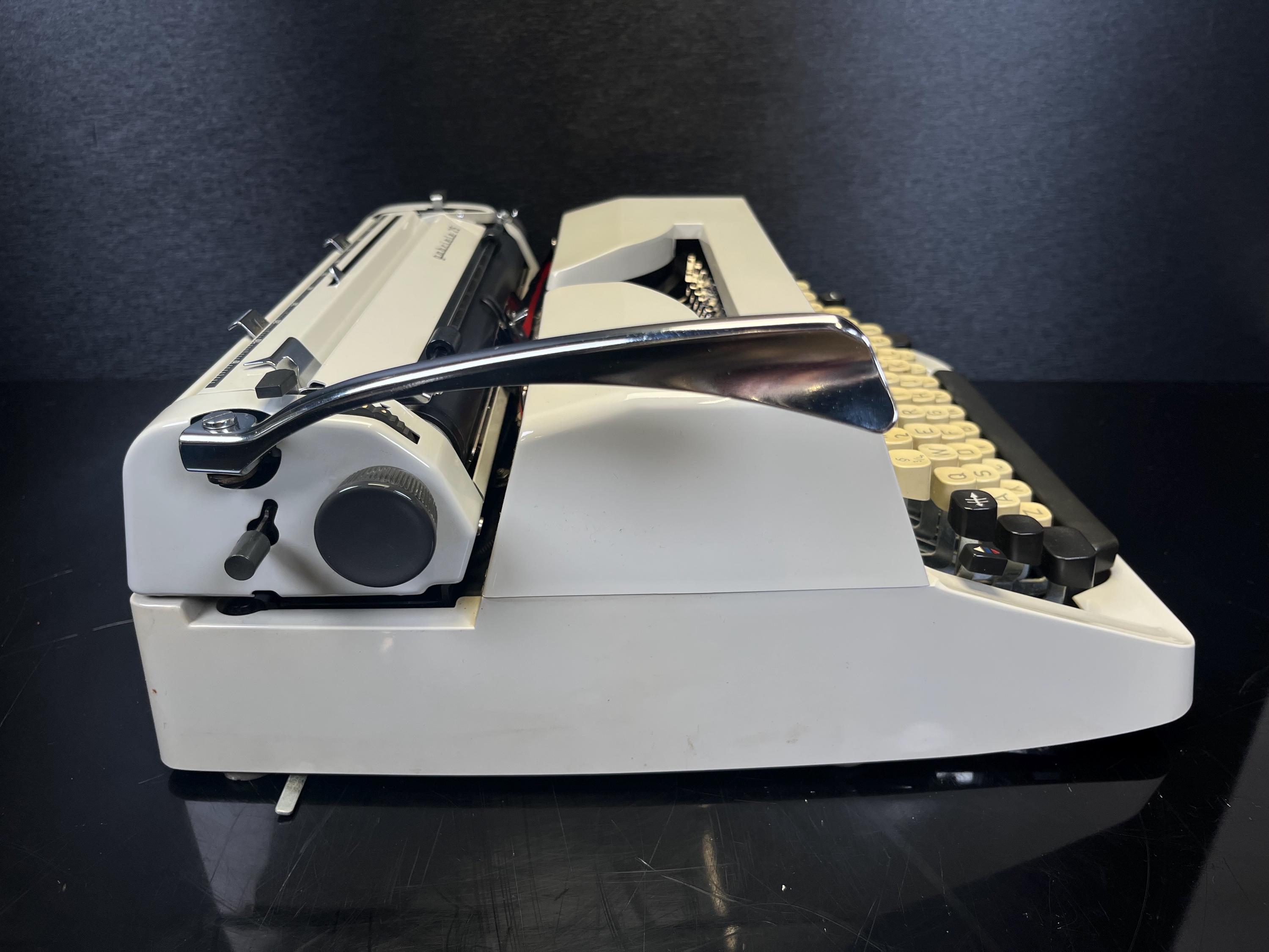 Adler Gabriele 25 ビンテージタイプライター、QWERTY配列、（No